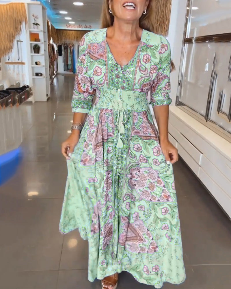 Sukienka wakacyjna z krótkim rękawem i dekoltem w serek