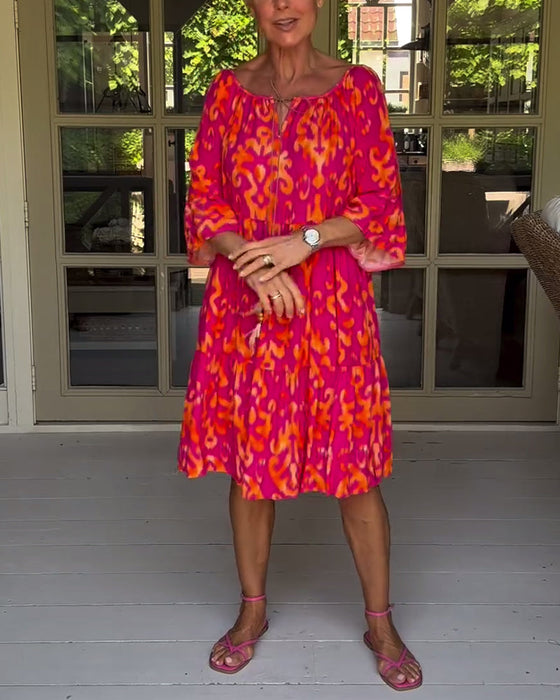 Sukienka z luźnym nadrukiem i rękawami dzwonkowymi