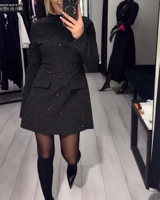 Elegancka Sukienka Z Subtelnym Połyskiem