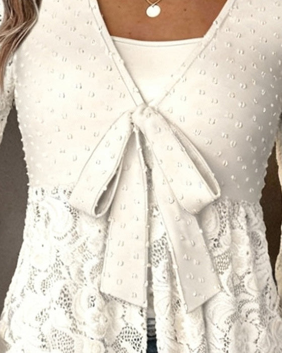 Jednokolorowa Bluzka Z Dzwonowymi Rękawami I Dekoltem W Serek