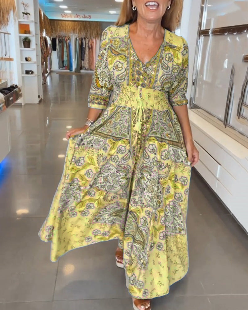 Sukienka wakacyjna z krótkim rękawem i dekoltem w serek