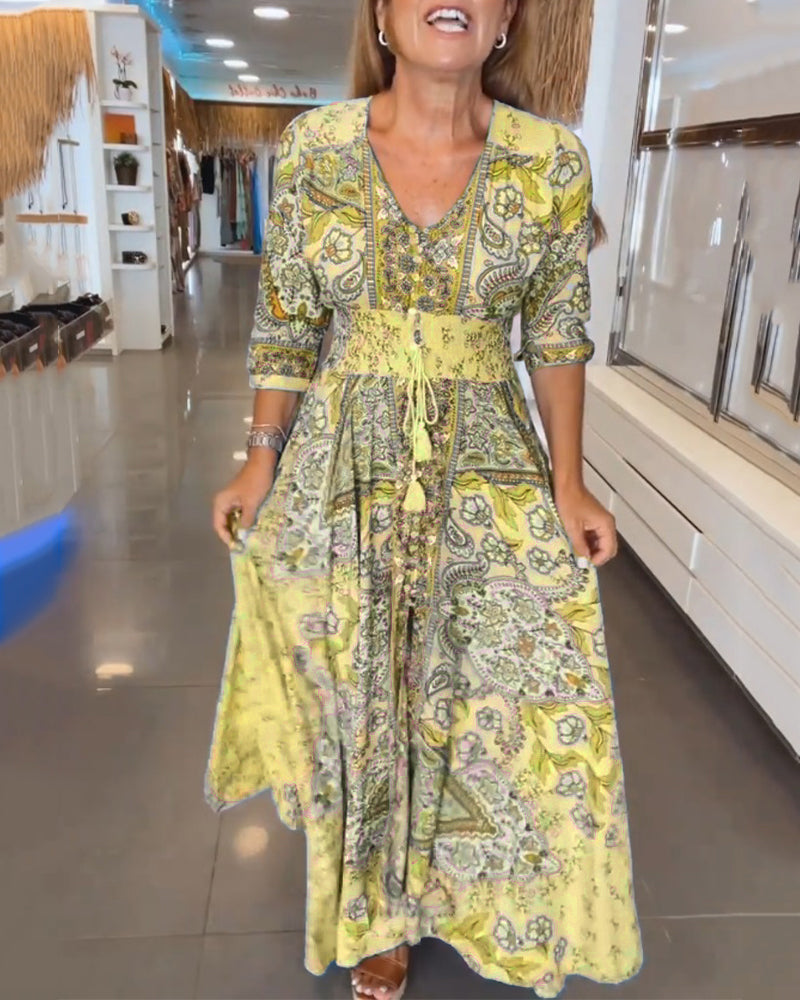 Sukienka wakacyjna z krótkim rękawem i dekoltem w serek