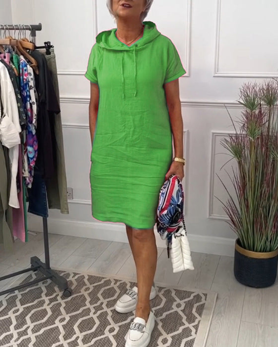 Sukienka z krótkim rękawkiem i kapturem