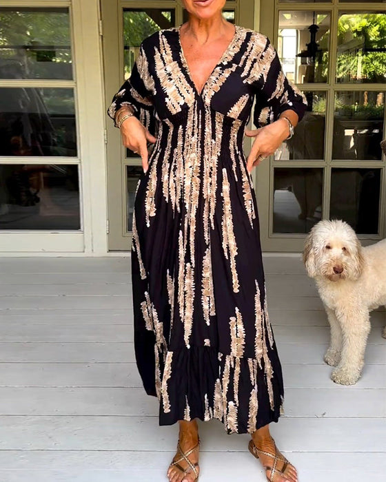 Sukienka z rękawem 3/4 i dekoltem w szpic