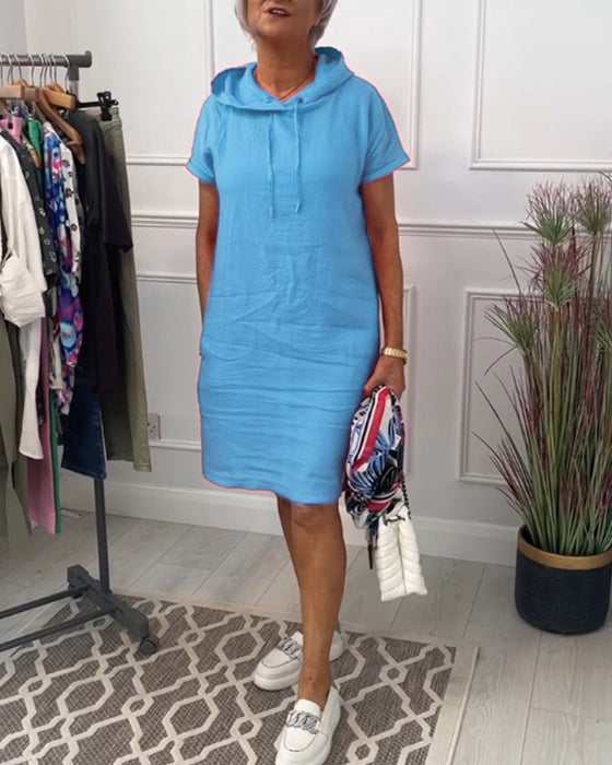 Sukienka z krótkim rękawkiem i kapturem