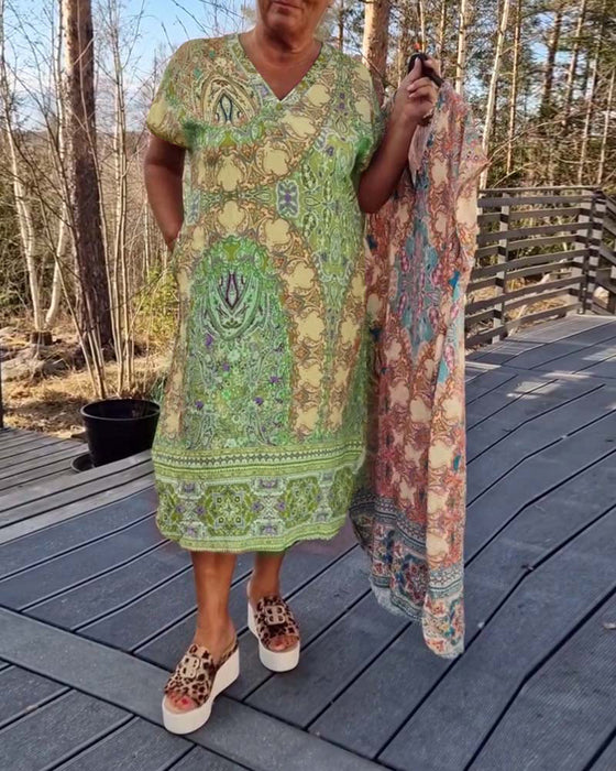 Sukienka Z Dekoltem W Serek Z Krótkim Rękawem Wzorzysta Prosta