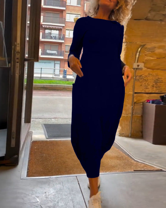 Jednokolorowa sukienka z okrągłym dekoltem i długimi rękawami