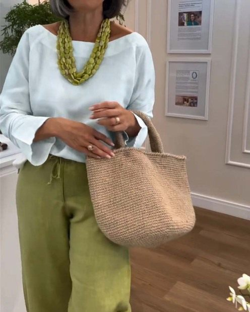 Prosty Top z Okrągłym Wypełnieniem, Jednokolorowym Kolorem i Długimi Rękawami