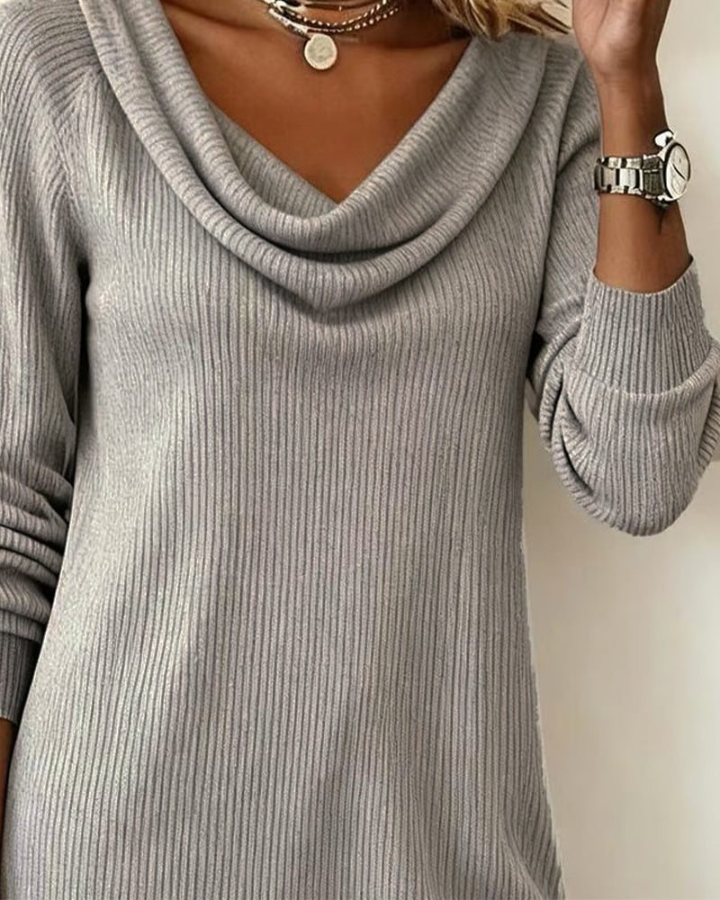 Prosta Sukienka Z Długim Rękawem I Wysokim Kołnierzem