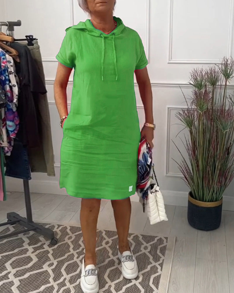 Sukienka z krótkim rękawkiem i kapturem