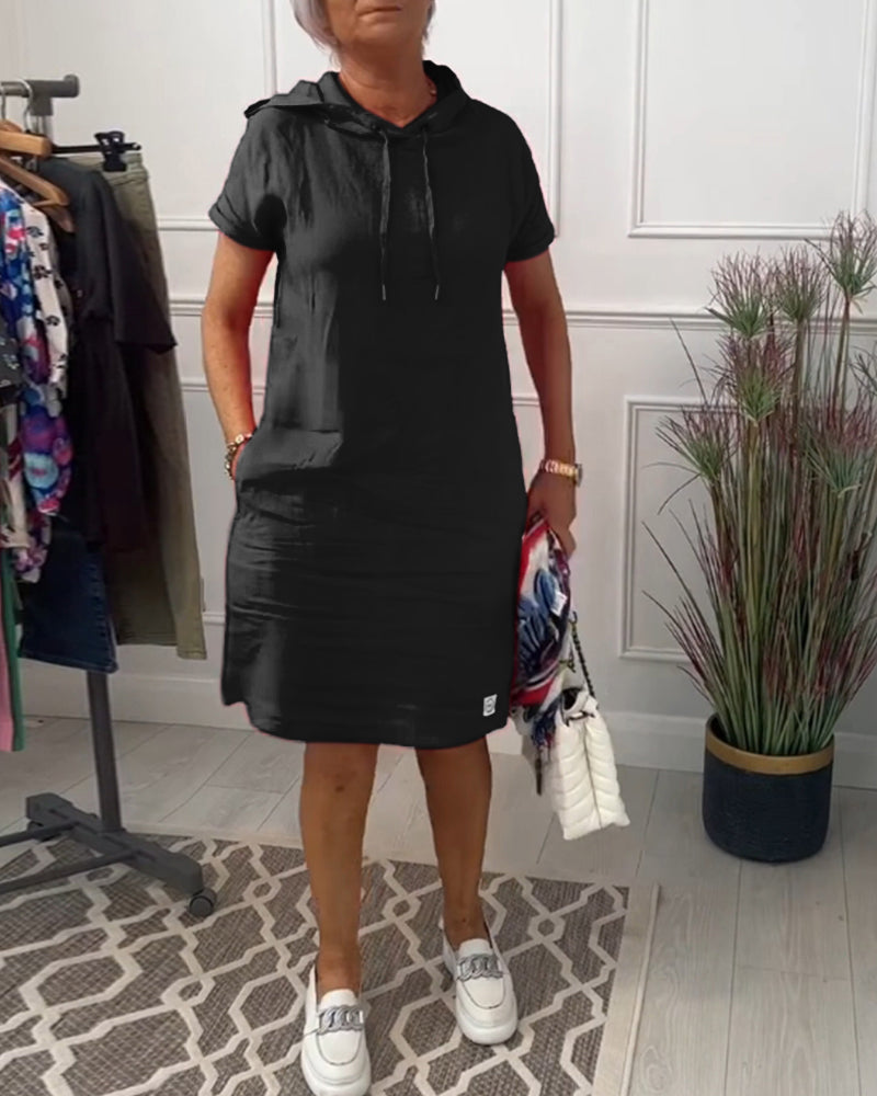 Sukienka z krótkim rękawkiem i kapturem