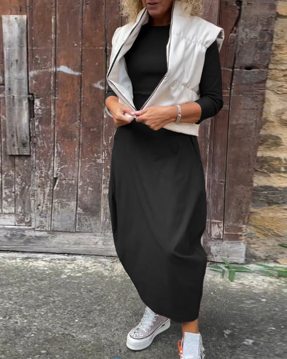 Prosta jednokolorowa elegancka sukienka z długim rękawem i kieszeniami