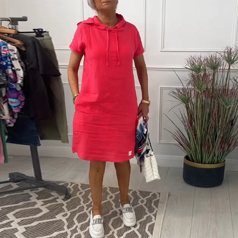 Sukienka z krótkim rękawkiem i kapturem