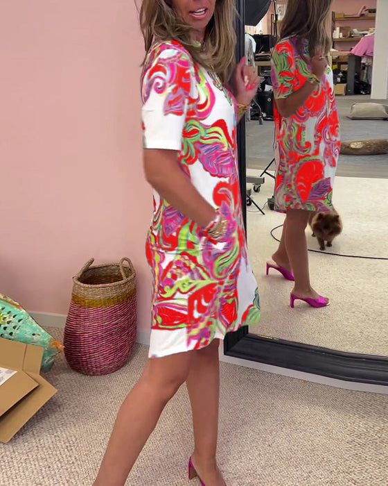 Sukienka z nadrukiem o dopasowanym kroju
