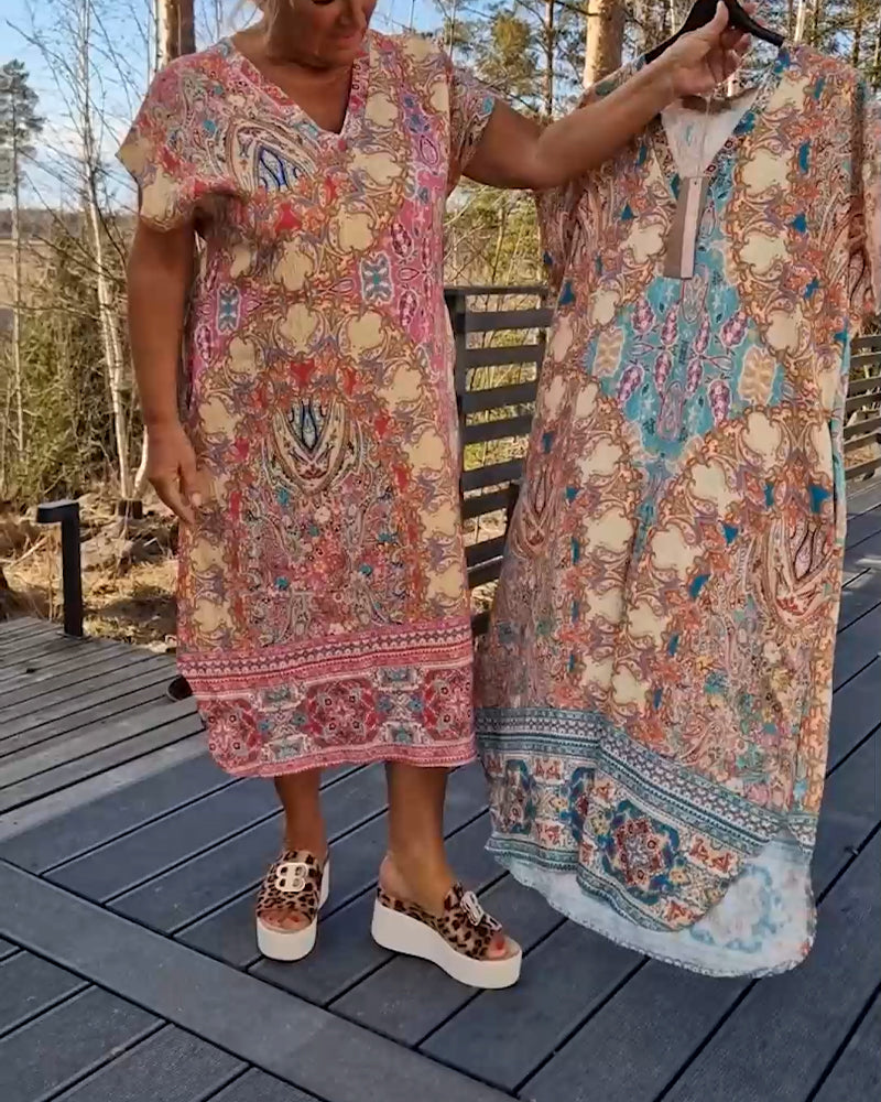 Sukienka Z Dekoltem W Serek Z Krótkim Rękawem Wzorzysta Prosta