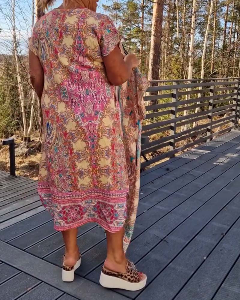 Sukienka Z Dekoltem W Serek Z Krótkim Rękawem Wzorzysta Prosta