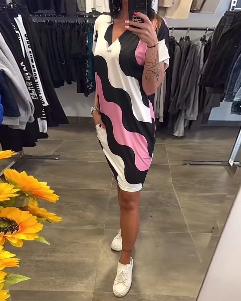 Sukienka Z Dekoltem W Serek I Falistym Wzorem