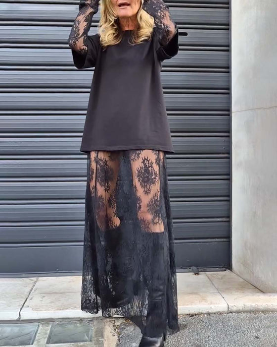 Dwuczęściowy komplet - koszulka w jednolitym kolorze i koronkowa spódnica