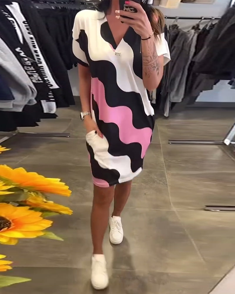 Sukienka Z Dekoltem W Serek I Falistym Wzorem