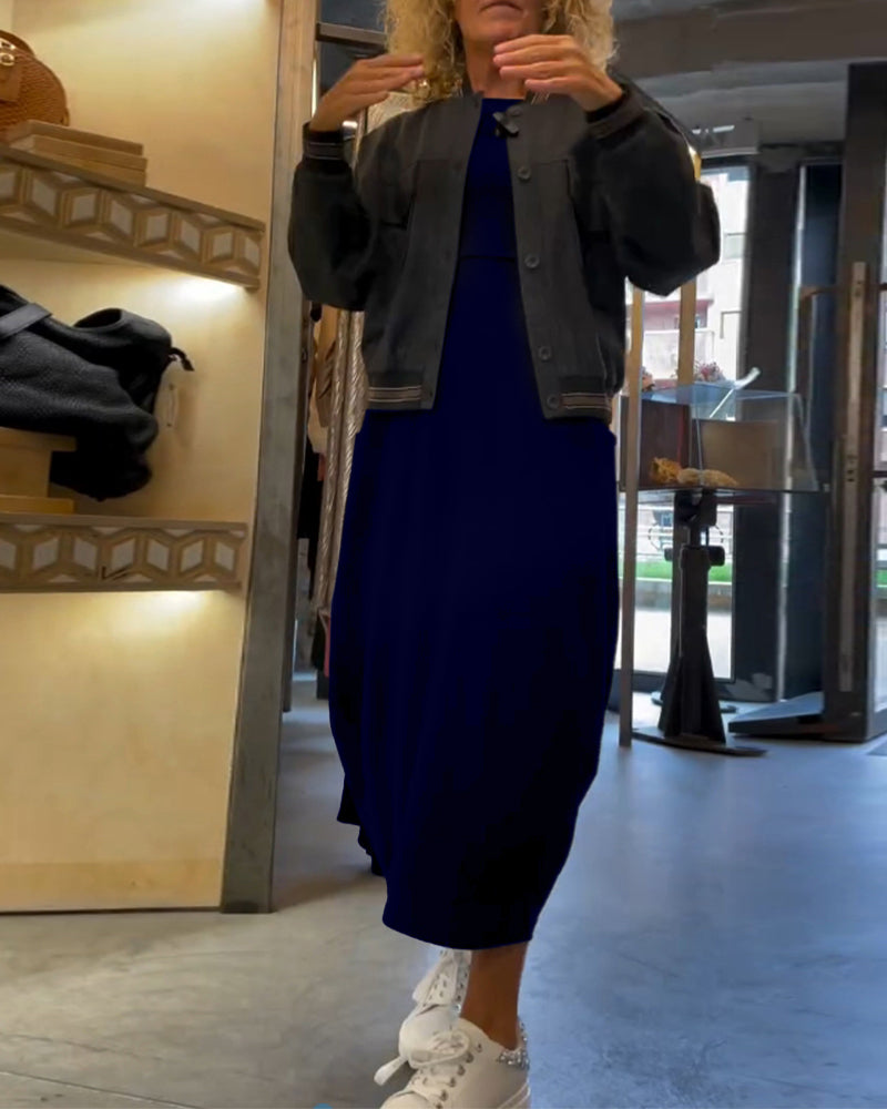 Jednokolorowa sukienka z okrągłym dekoltem i długimi rękawami