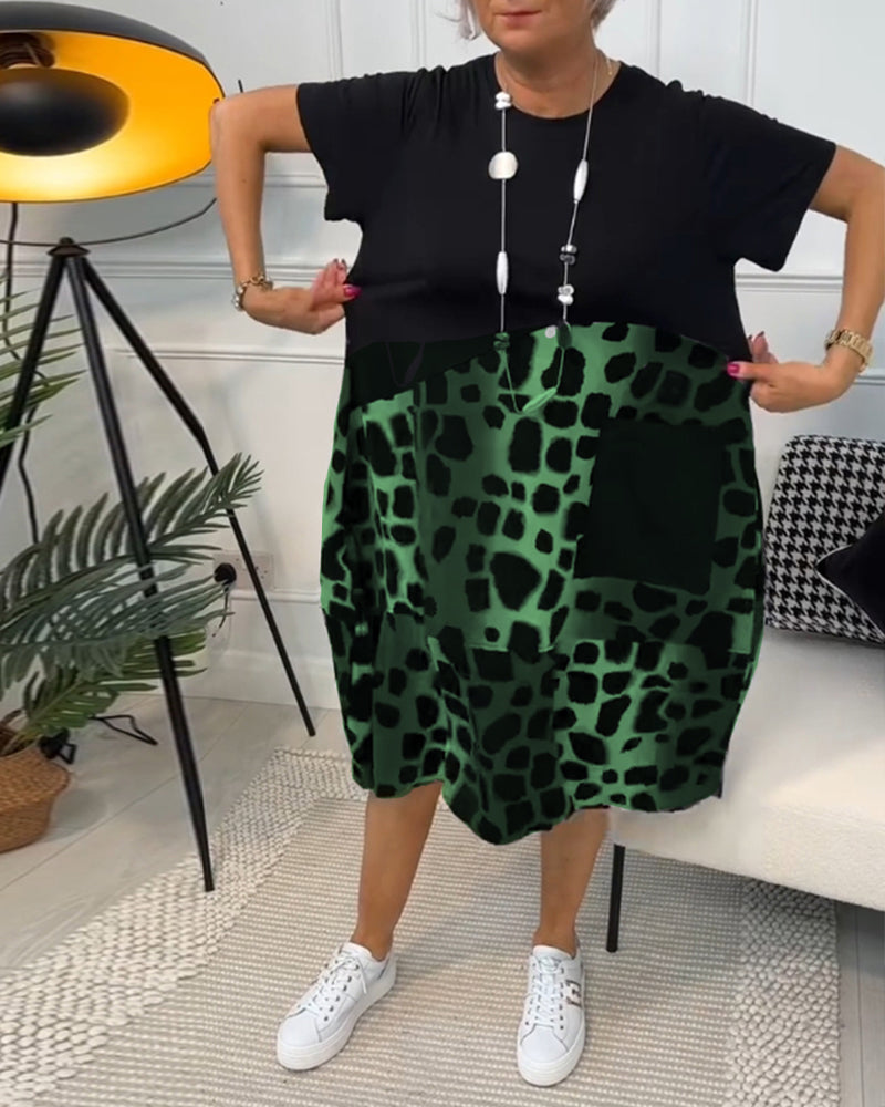 Sukienka z krótkim rękawem i okrągłym dekoltem