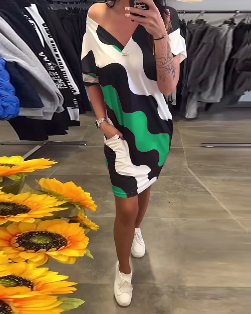 Sukienka Z Dekoltem W Serek I Falistym Wzorem