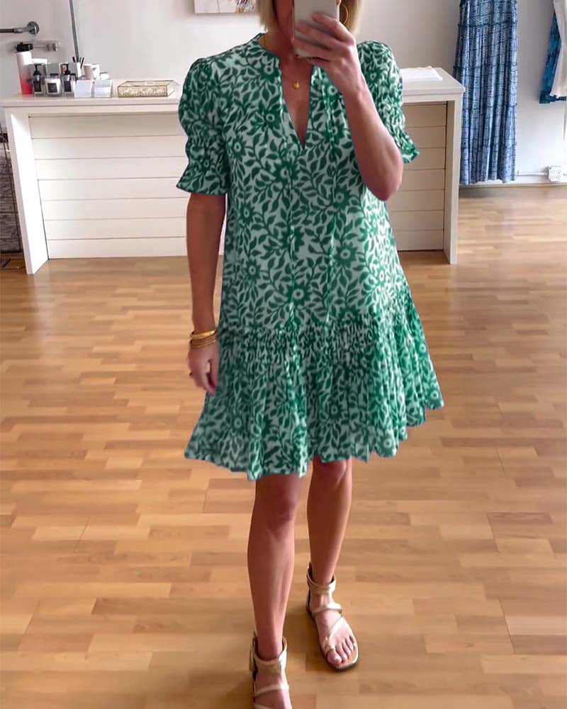 Sukienka z bufiastymi rękawami i kwiatowym nadrukiem