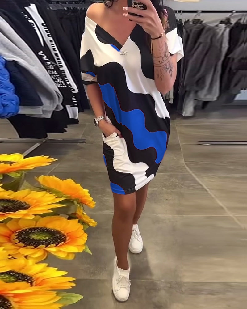 Sukienka Z Dekoltem W Serek I Falistym Wzorem