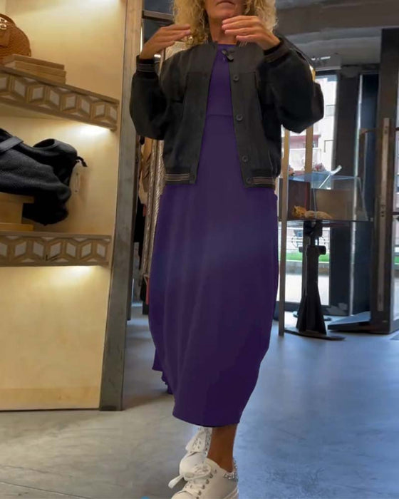 Jednokolorowa sukienka z okrągłym dekoltem i długimi rękawami