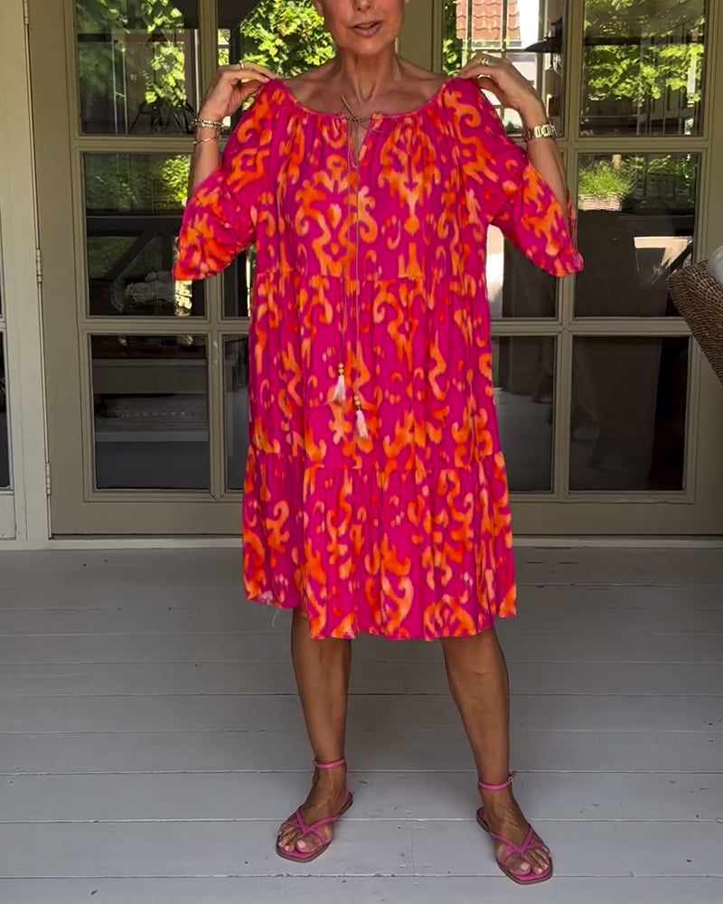 Sukienka z luźnym nadrukiem i rękawami dzwonkowymi