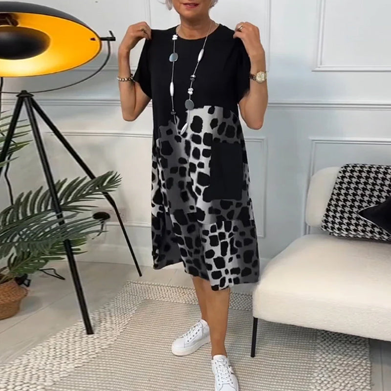 Sukienka z krótkim rękawem i okrągłym dekoltem