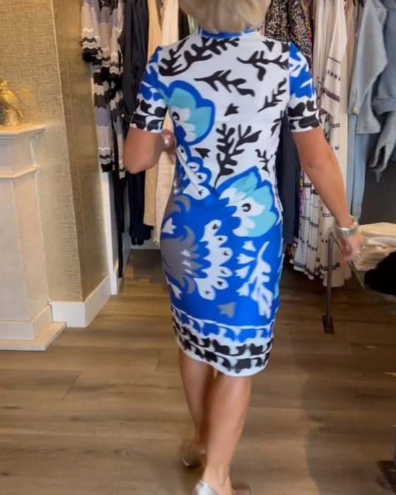 Sukienka z krótkim rękawkiem i dekoltem w kształcie litery V z nadrukiem