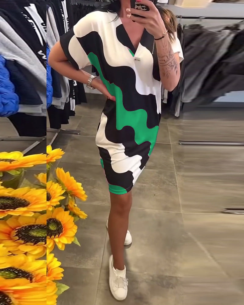 Sukienka Z Dekoltem W Serek I Falistym Wzorem