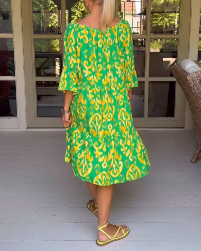 Sukienka z luźnym nadrukiem i rękawami dzwonkowymi