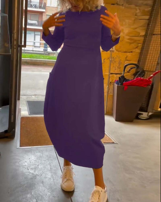 Jednokolorowa sukienka z okrągłym dekoltem i długimi rękawami