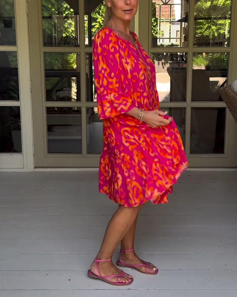 Sukienka z luźnym nadrukiem i rękawami dzwonkowymi