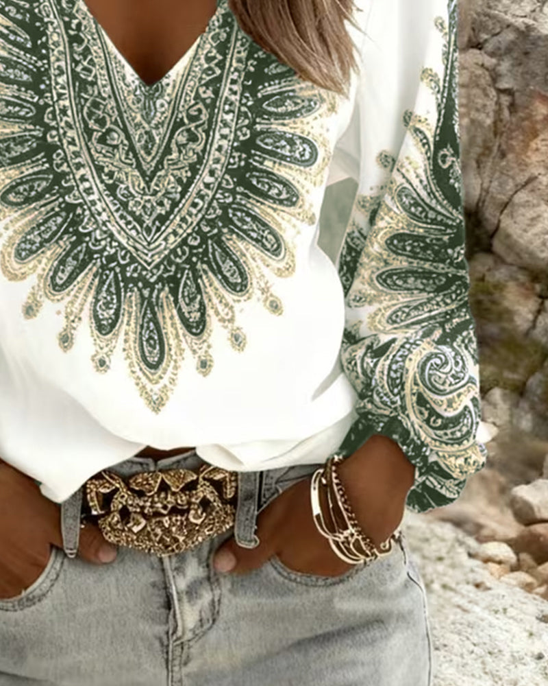 Top Z Dekoltem W Serek I Retro Nadrukiem