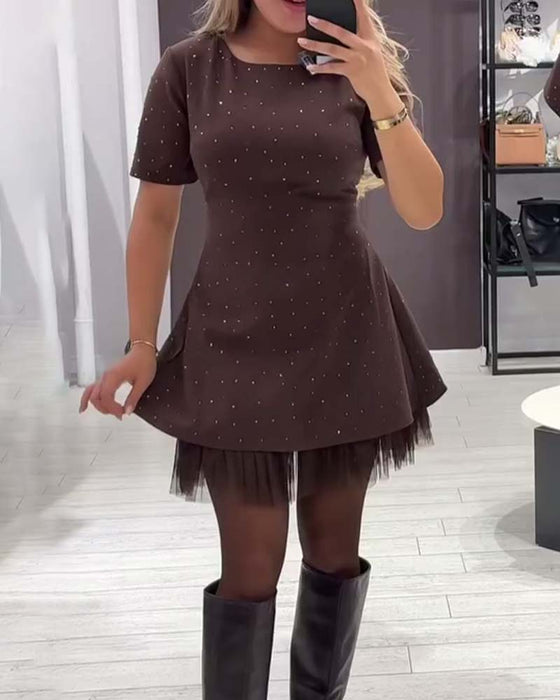 Sukienka z elegancką, mieniącą się siateczką patchworkową