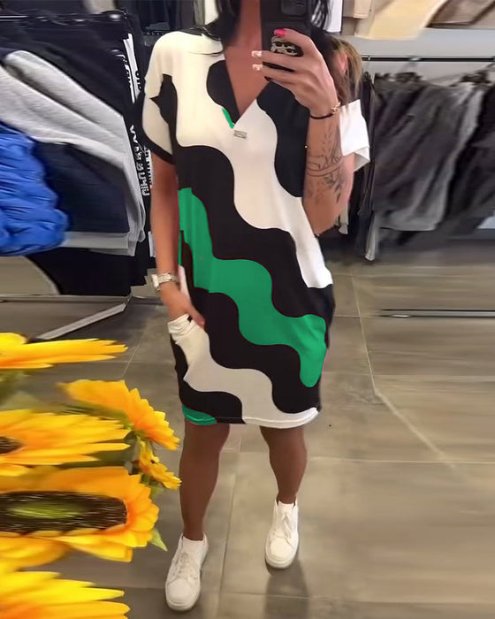 Sukienka Z Dekoltem W Serek I Falistym Wzorem