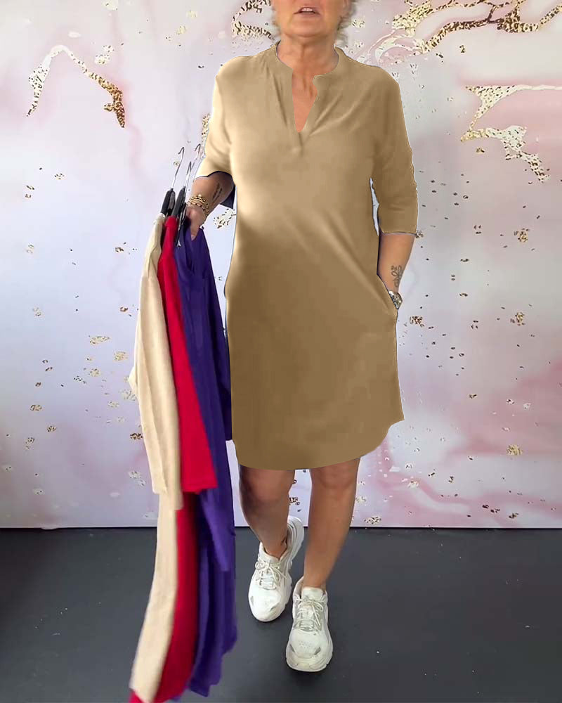 Sukienka z wycięciem i dekoltem V