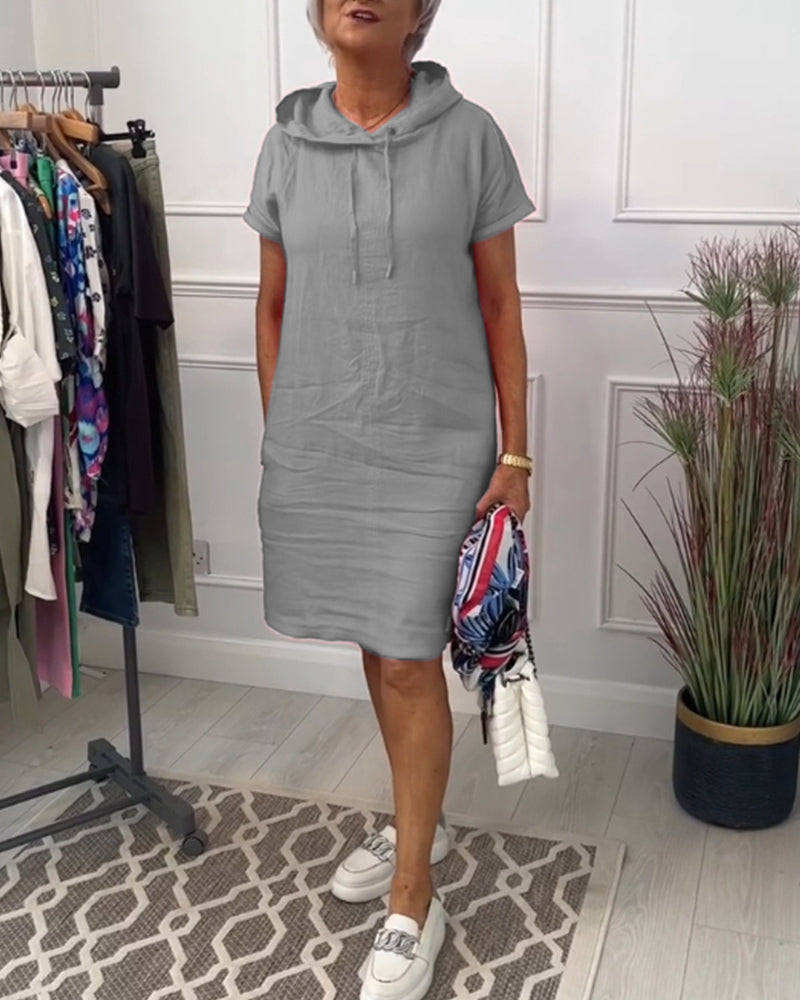 Sukienka z krótkim rękawkiem i kapturem