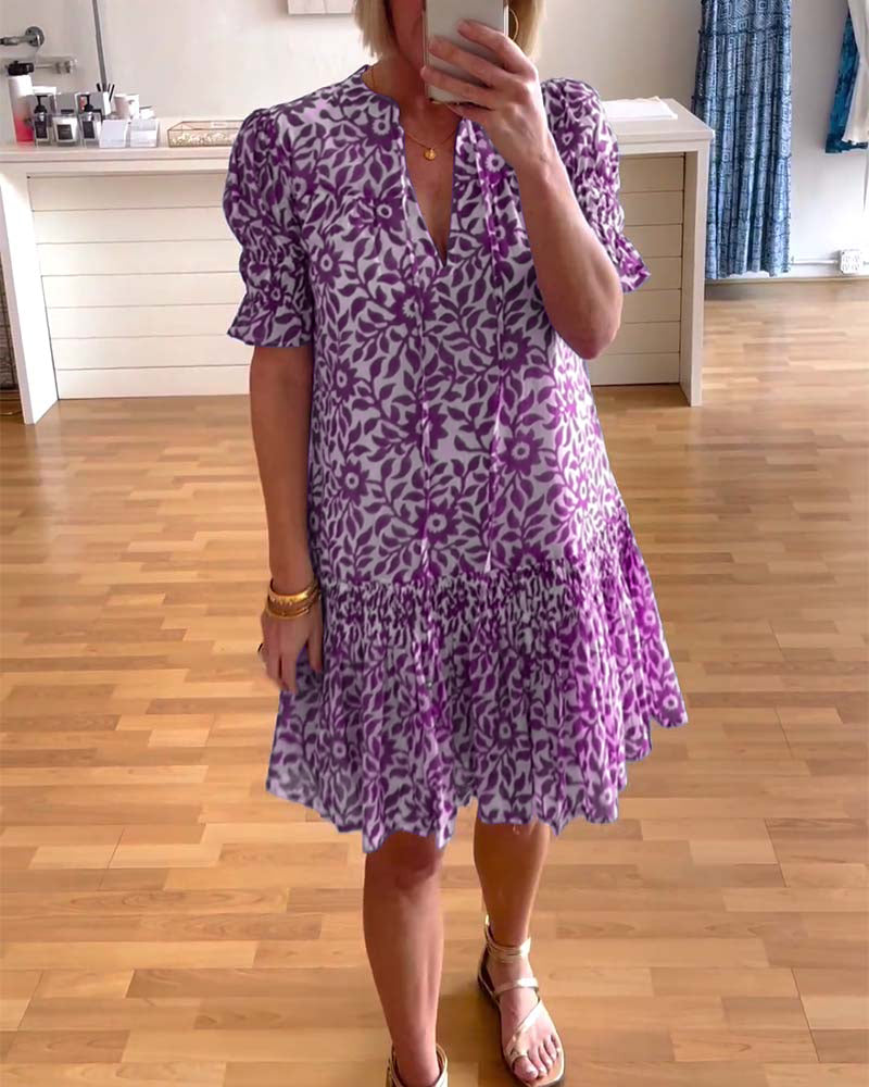 Sukienka z bufiastymi rękawami i kwiatowym nadrukiem