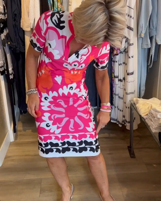 Sukienka z krótkim rękawkiem i dekoltem w kształcie litery V z nadrukiem