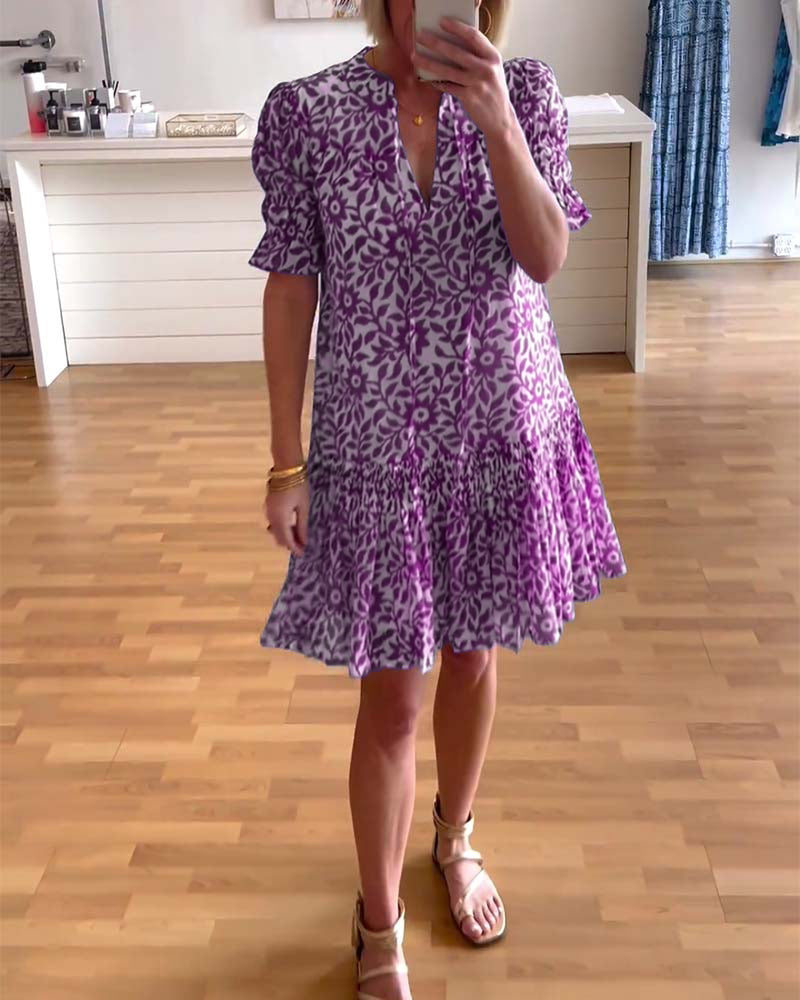 Sukienka z bufiastymi rękawami i kwiatowym nadrukiem