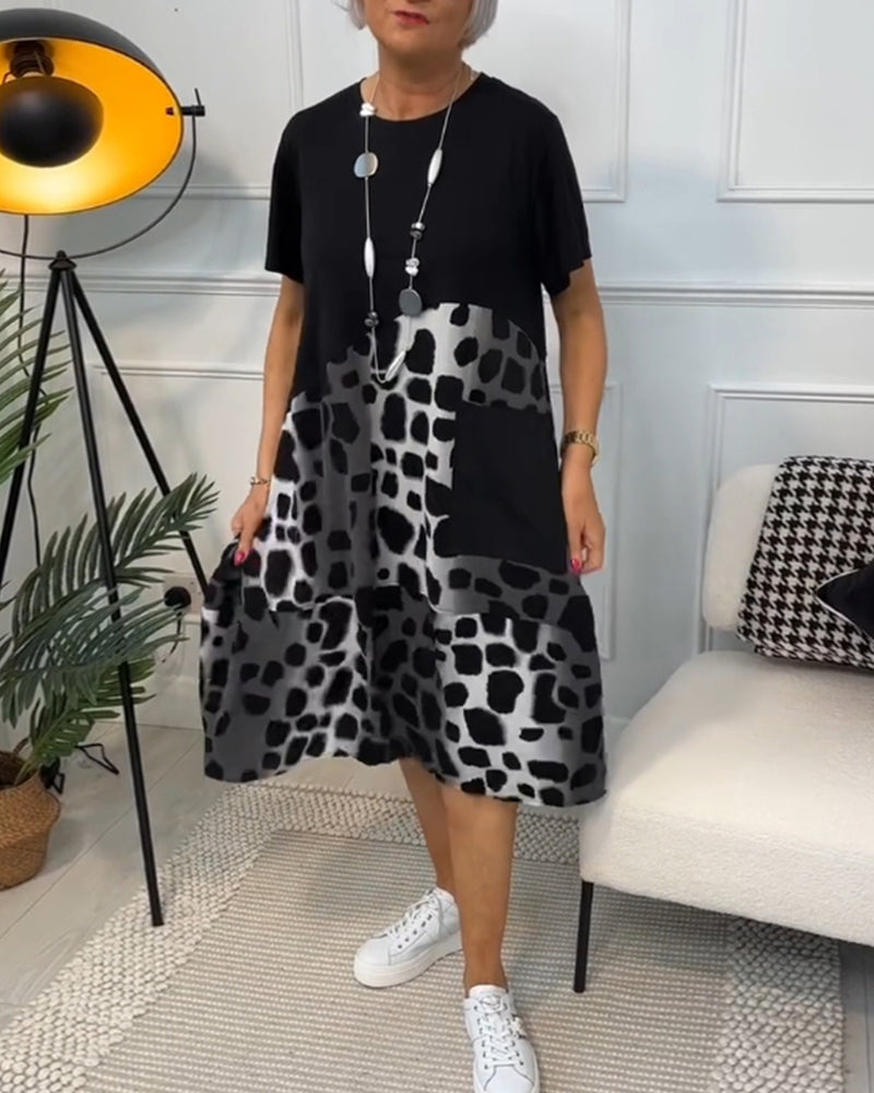 Sukienka z krótkim rękawem i okrągłym dekoltem