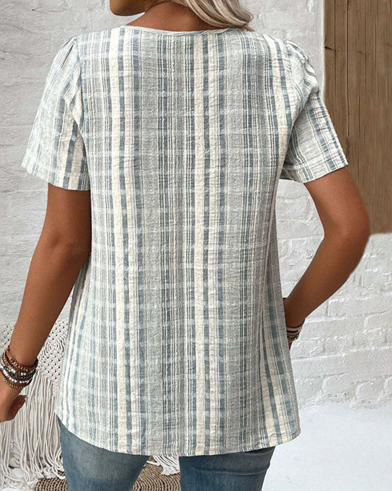 Koszulka casualowa z dekoltem w serek w paski w kratę