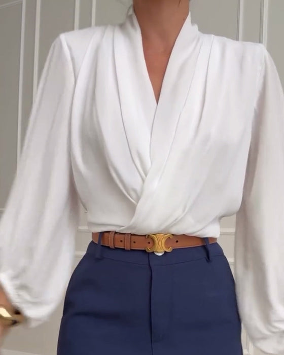 Modna bluzka w jednolitym kolorze z dekoltem w serek i rękawami typu latarnia