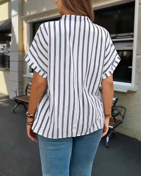 Bluzka Zapinana na Guziki V-dekolt W Paski