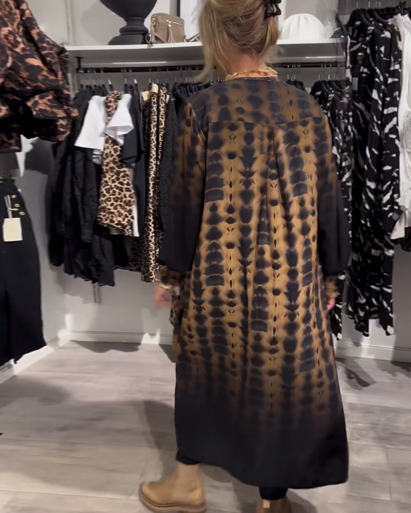 Gradientowa sukienka z długim rękawem i dekoltem w serek