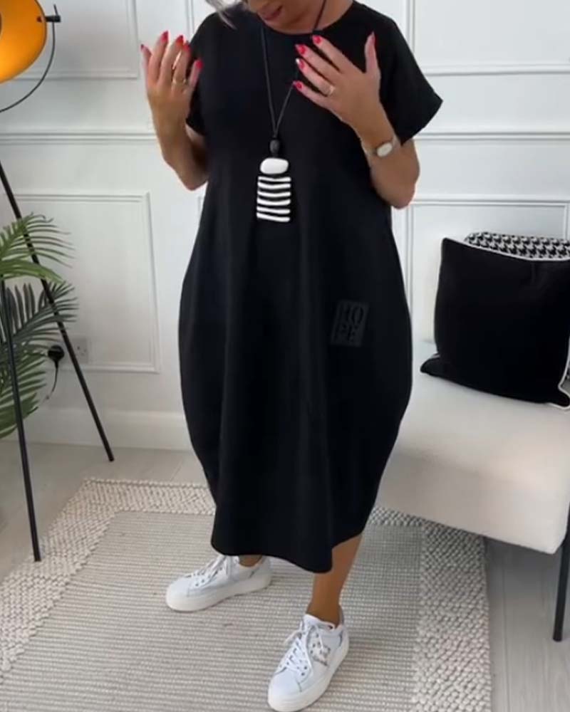 Sukienka z krótkim rękawem i nadrukiem w litery